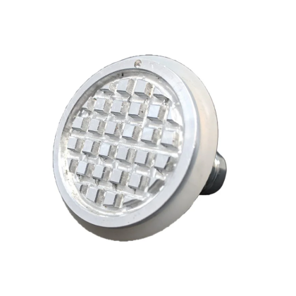 Metal specimen chuck for MICROM/QS cryostats